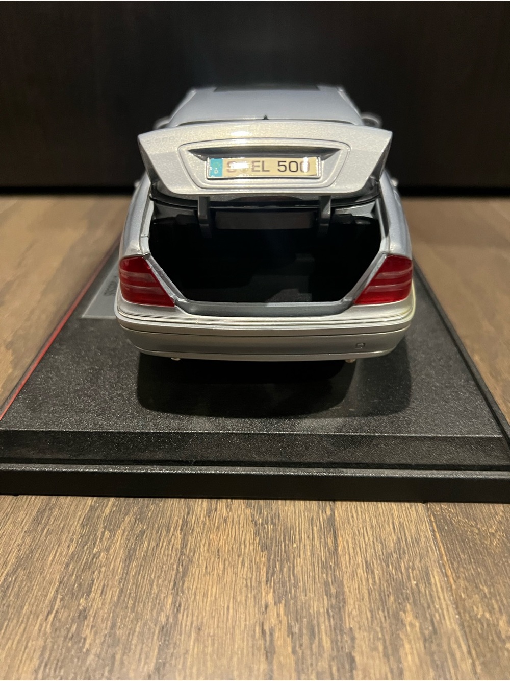 1:18 Maisto Mercedes-Benz S500 (W220) Dealer Edition Promotional Model - Picture 10 of 10